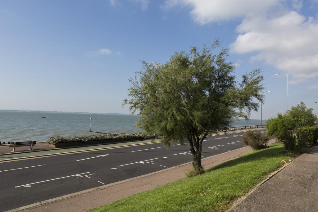 Southend Guest House - Close To Beach, Train Station & Southend Airport Zewnętrze zdjęcie